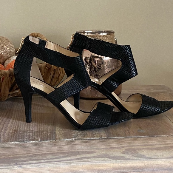 BCBGeneration Black Snakeskin Heels 👠 - Picture 15 of 15